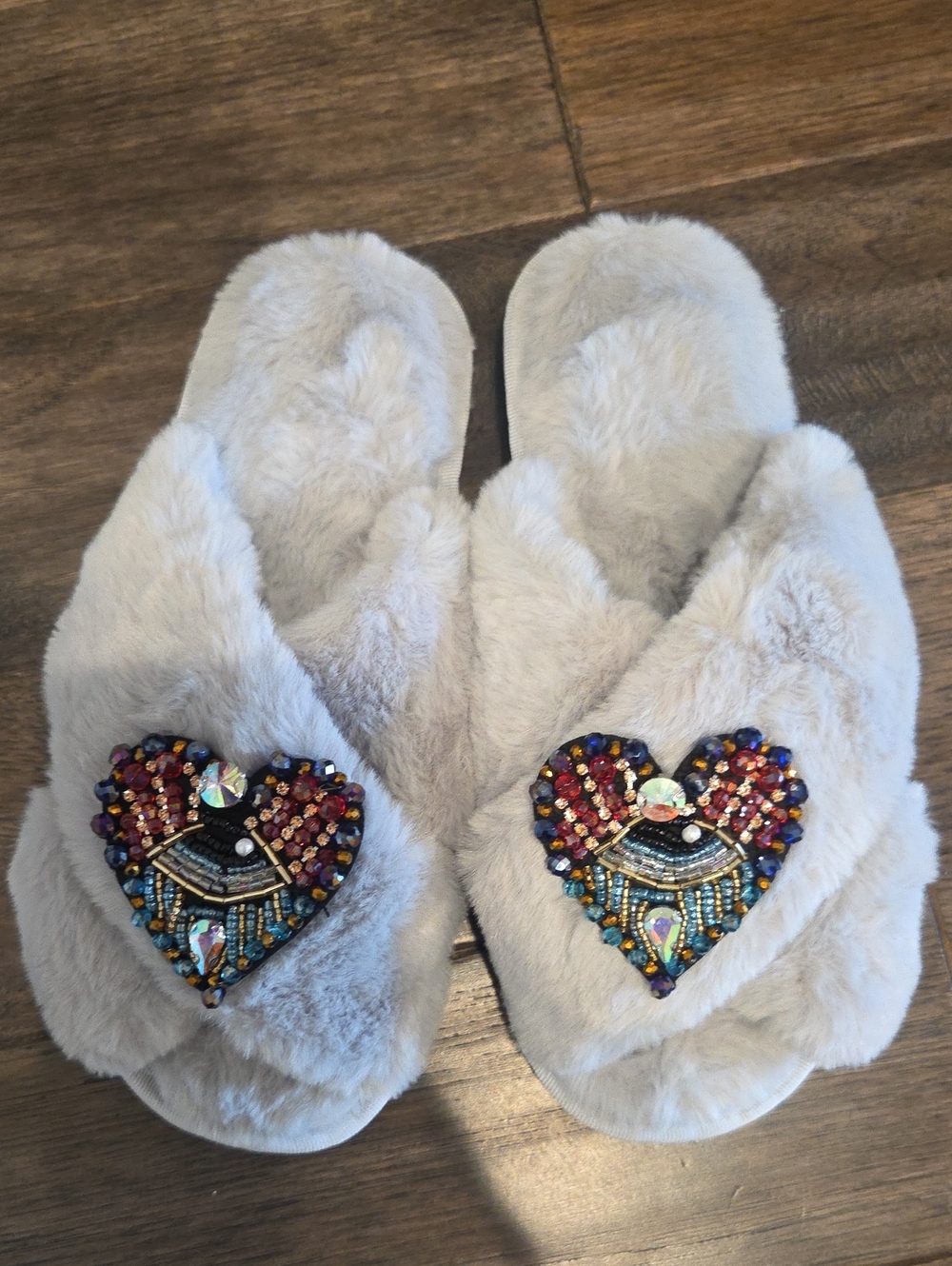 Plush Evil Eye Heart Embellished Women's Slippers - Light Gray